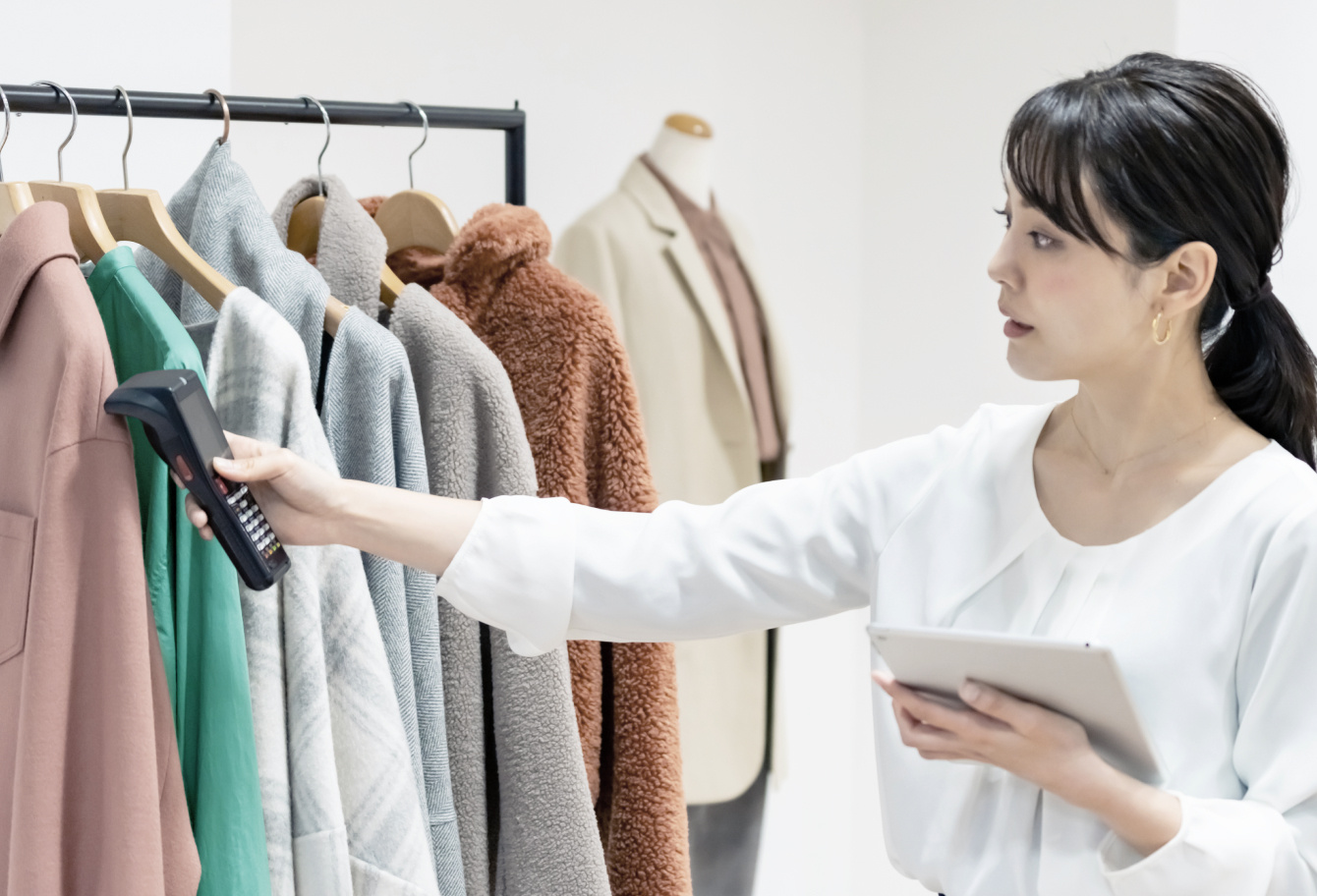 Integrating IoT with AI for Next-Gen Retail Solutions